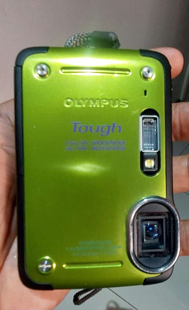 Like new works 200% olympus Tough Tg-620 waterproof camera read description