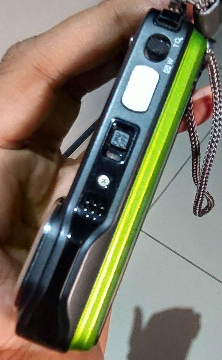 Like new works 200% olympus Tough Tg-620 waterproof camera read description