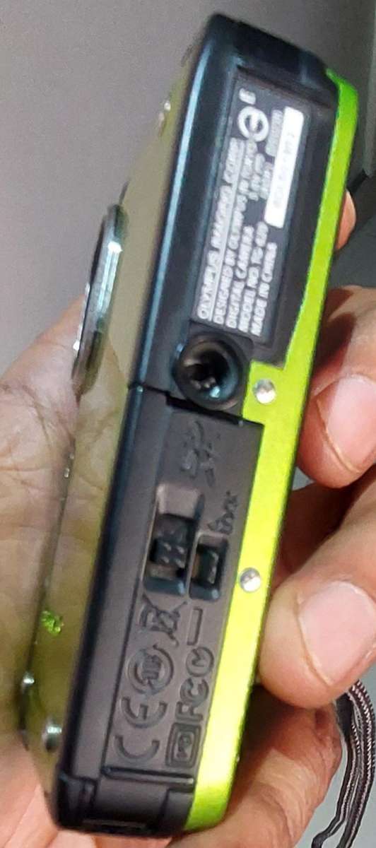 Like new works 200% olympus Tough Tg-620 waterproof camera read description