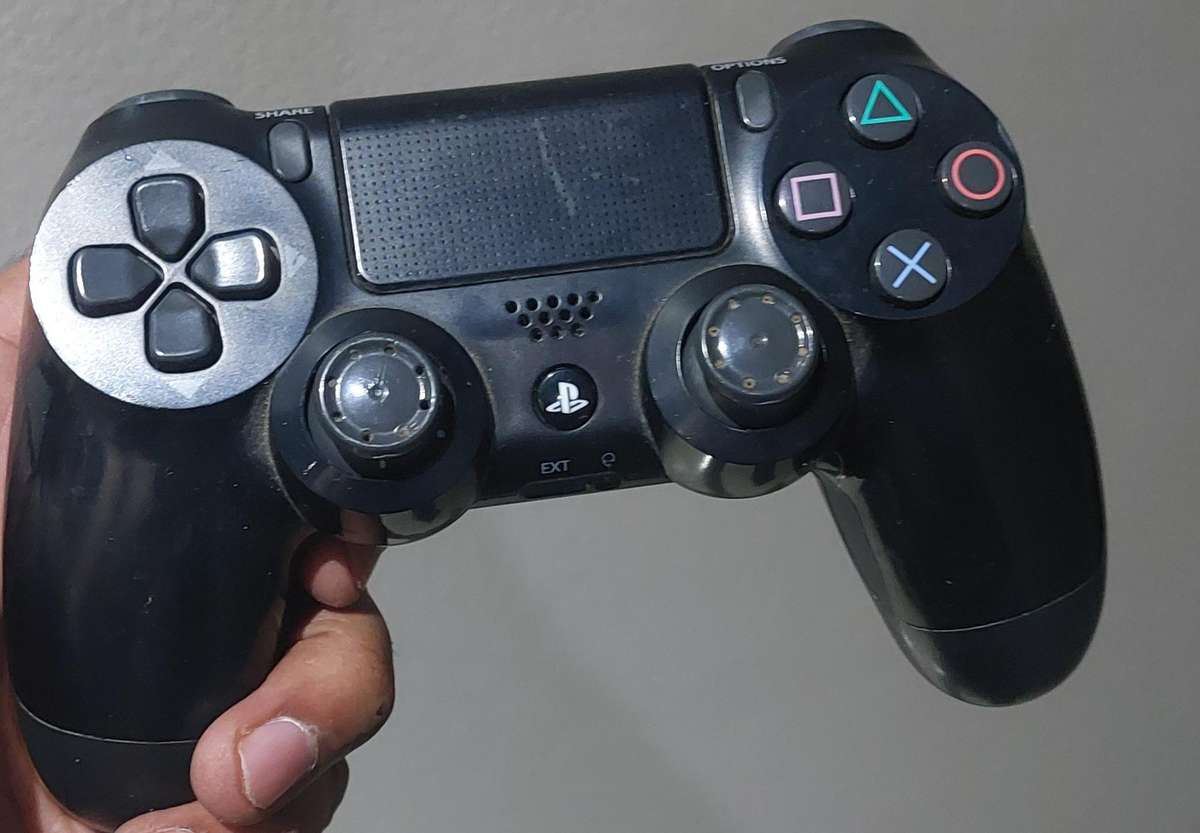 original PlayStation 4 control