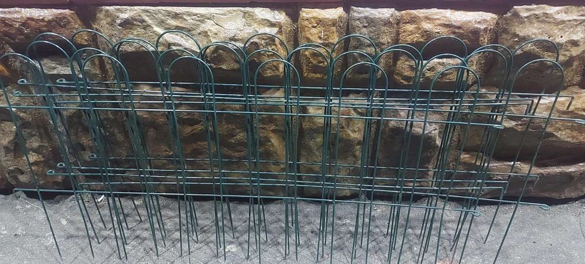 5 Available Green boarder loop garden fence 1 metre side to side and 550cm high