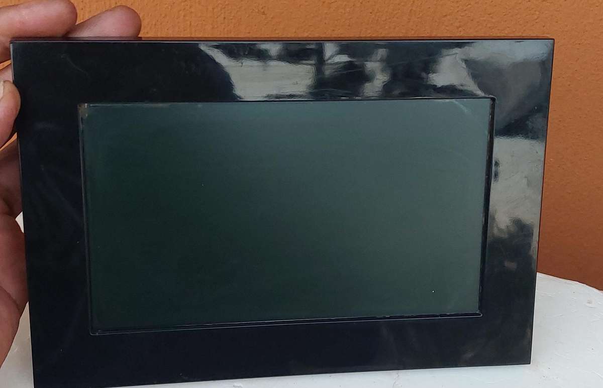 LED picture frame sold as not working as no cable