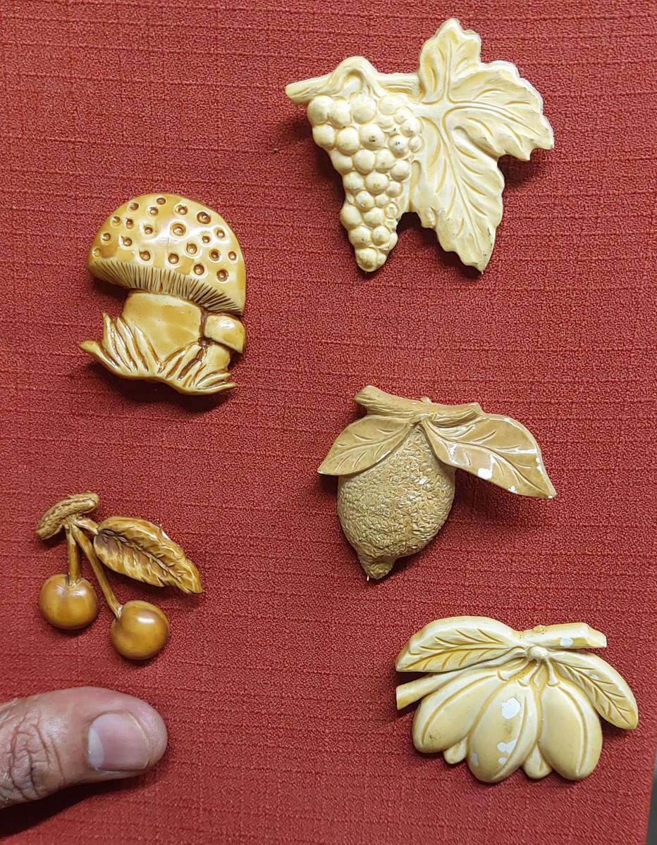 Rare Vintage brooch pin bid for the lot