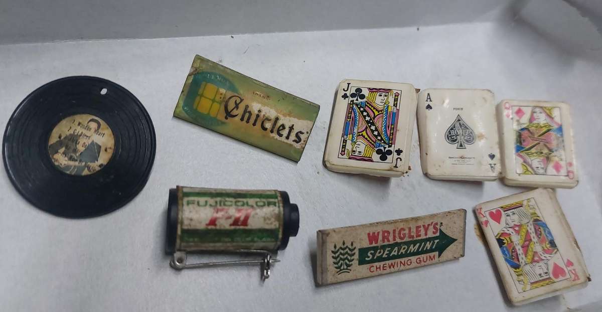 Vintage retro badges bid for all Rare Elvis Lp included