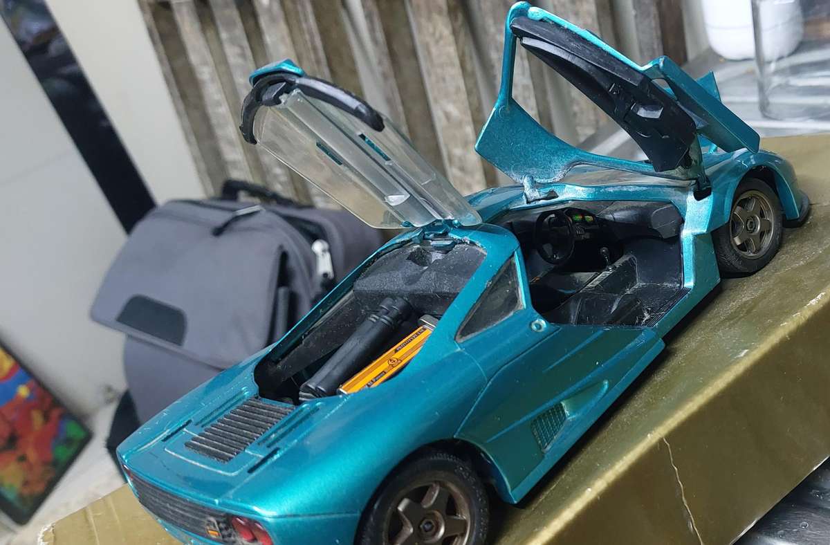 Guiloy large 1/18 dicast Mclaren F1 car see picture