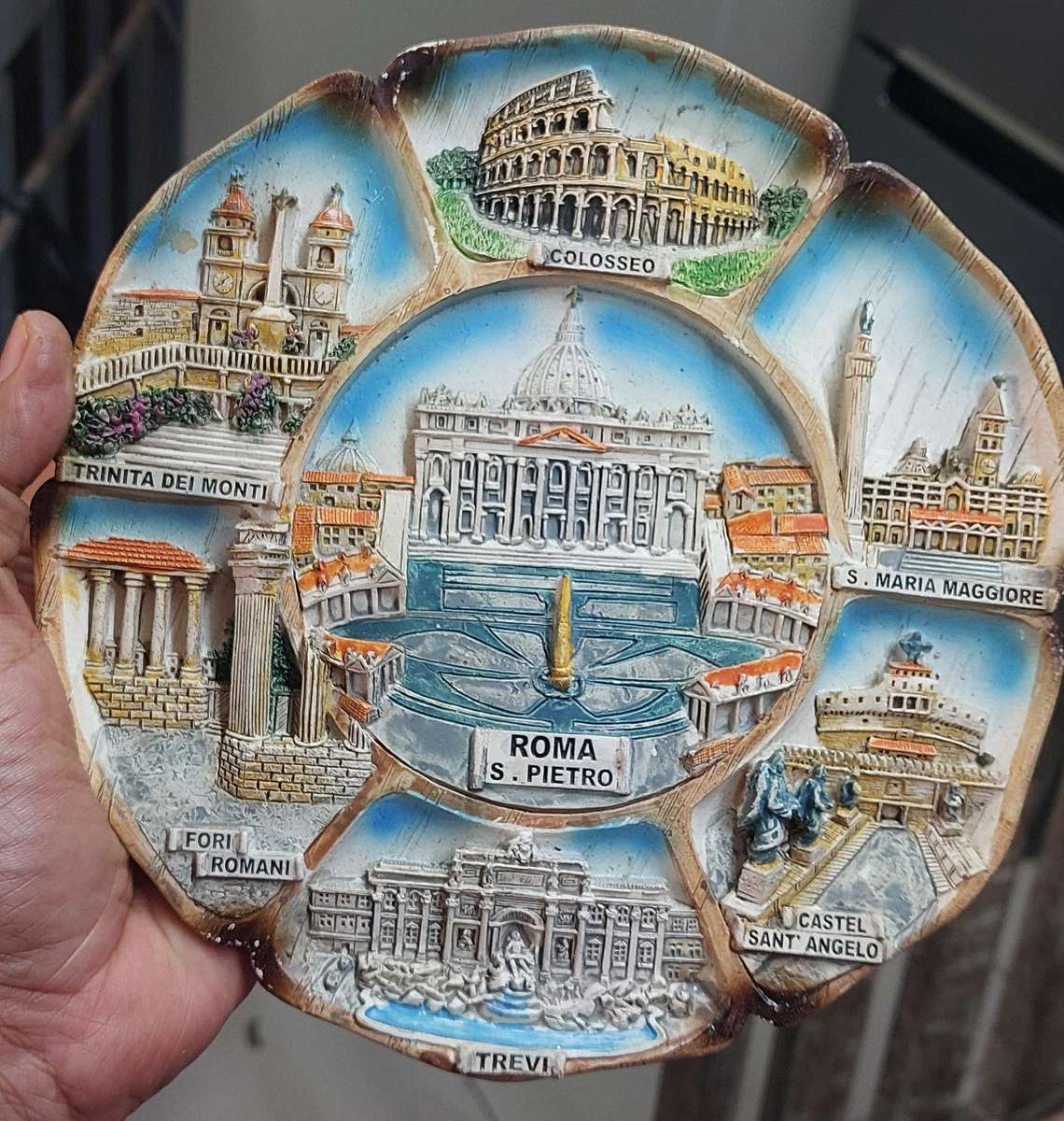 High detail souvenir 3d hand painted plate top condition