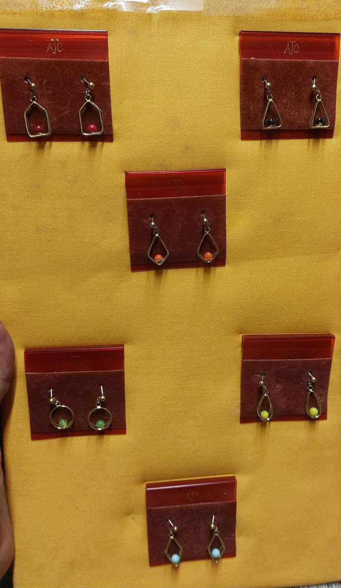 Vintage earings bundle for the lot