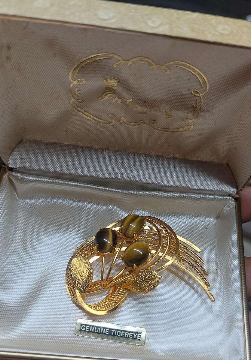 Vintage Tyger eye brooch never used