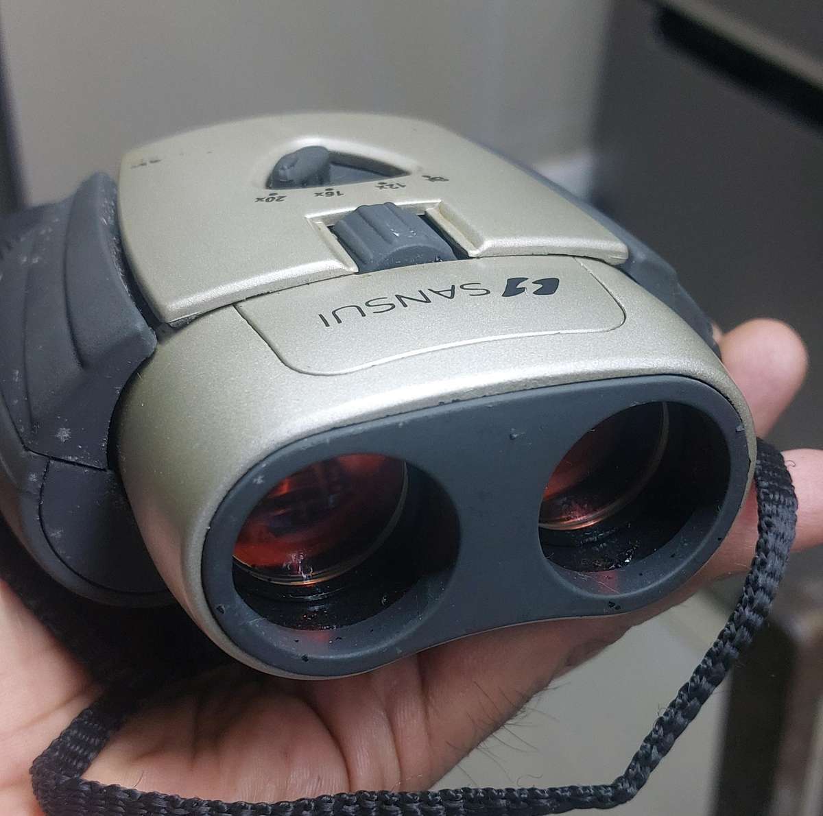 Awesome zoom binoculars