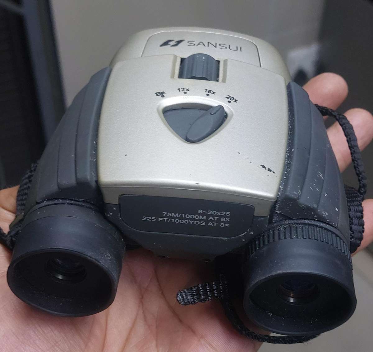 Awesome zoom binoculars