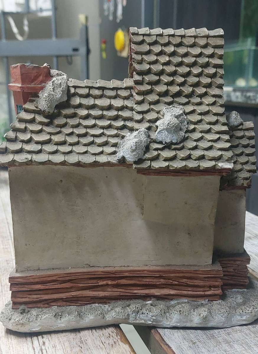 Vintage clock in a house clock does not work