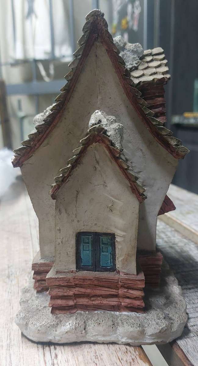 Vintage clock in a house clock does not work