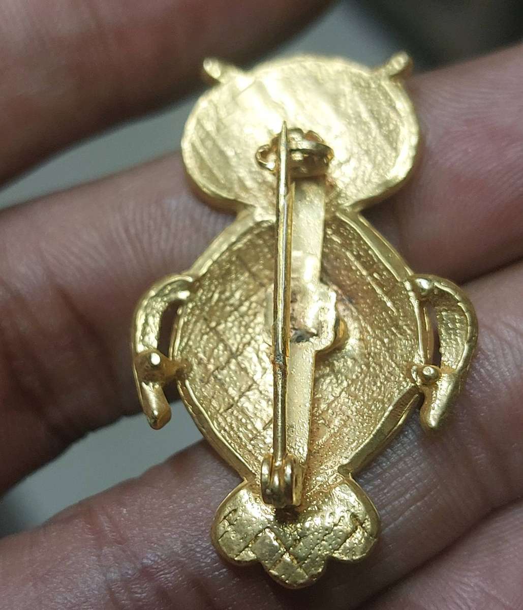 Vintage owl brooch never used