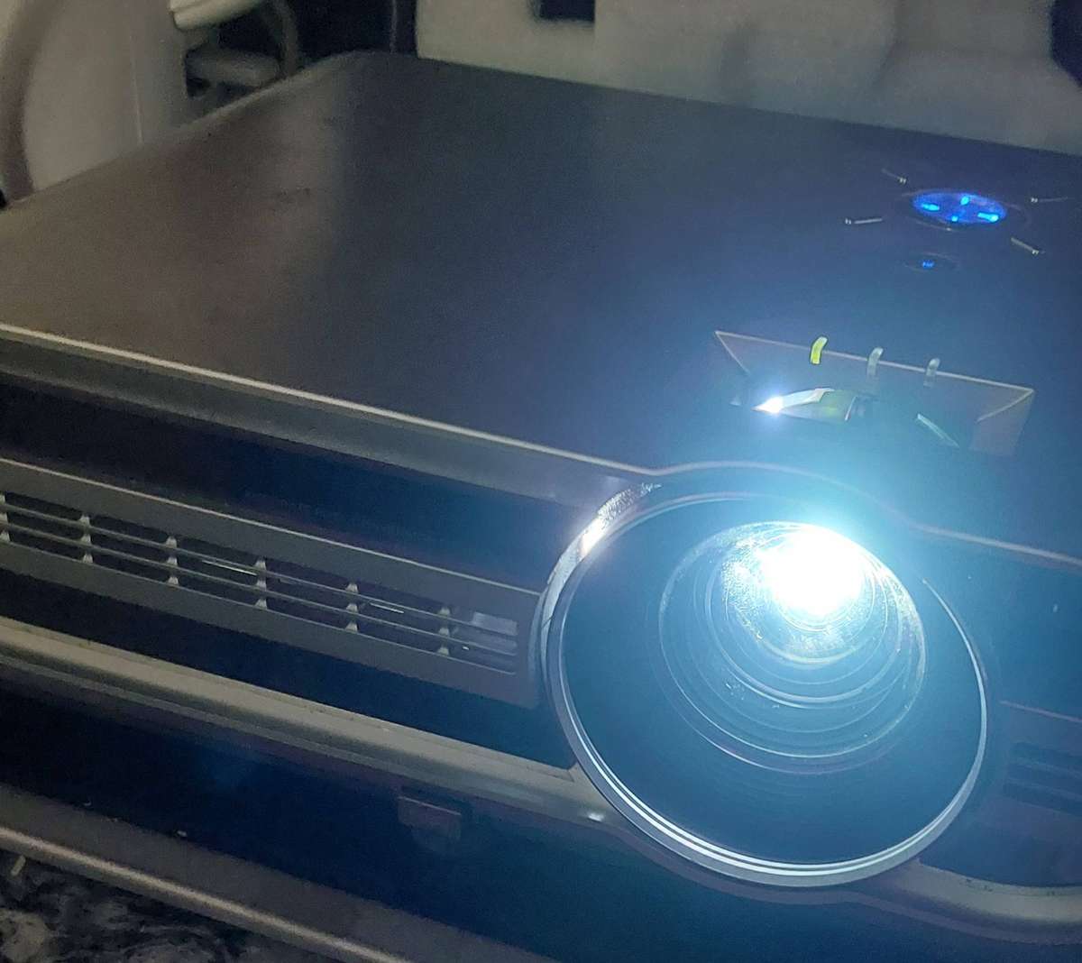 LG projector