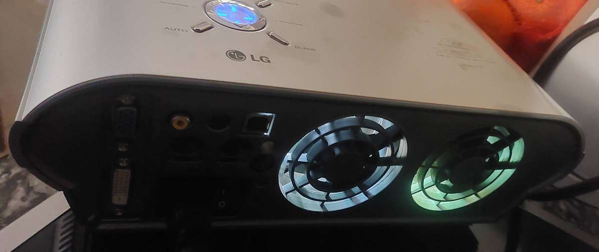 LG projector