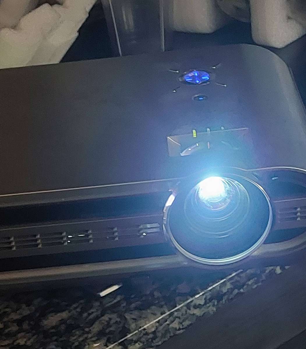 LG projector