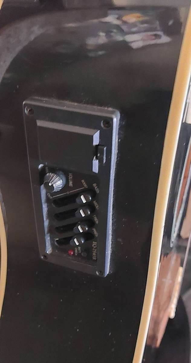 Oscar Schmidt Acoustic/Electric Guitar missing 1 string incl carry bag