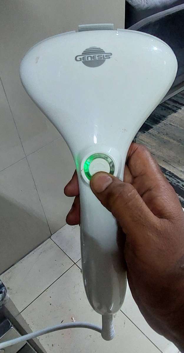 Genesis garment steamer read description