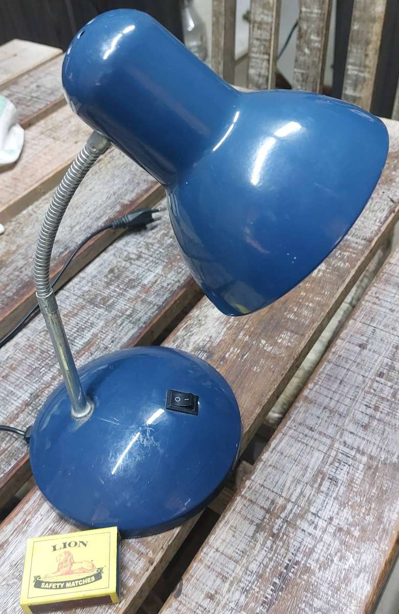 Metal Punto desk lamp works 200%