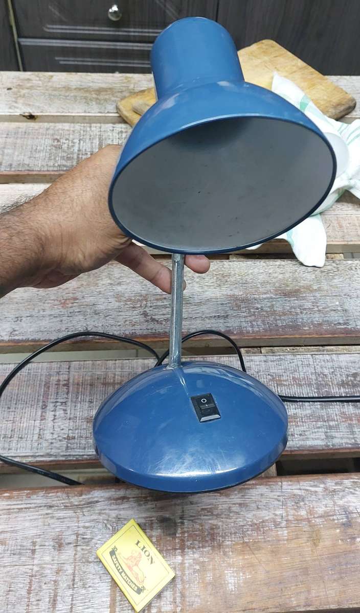 Metal Punto desk lamp works 200%