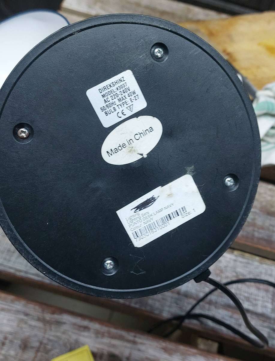 Metal Punto desk lamp works 200%