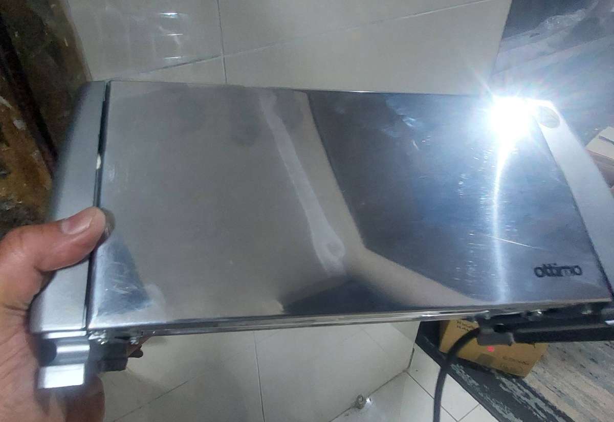 Like new stainless steel 4 slice toaster