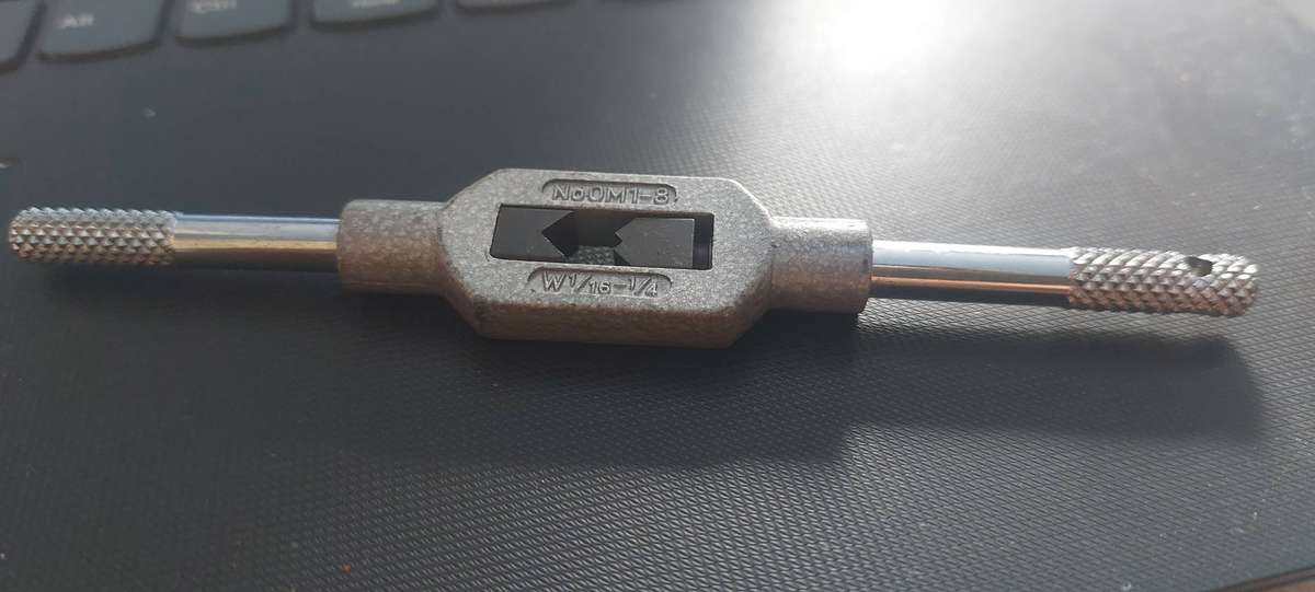 Tap wrench
