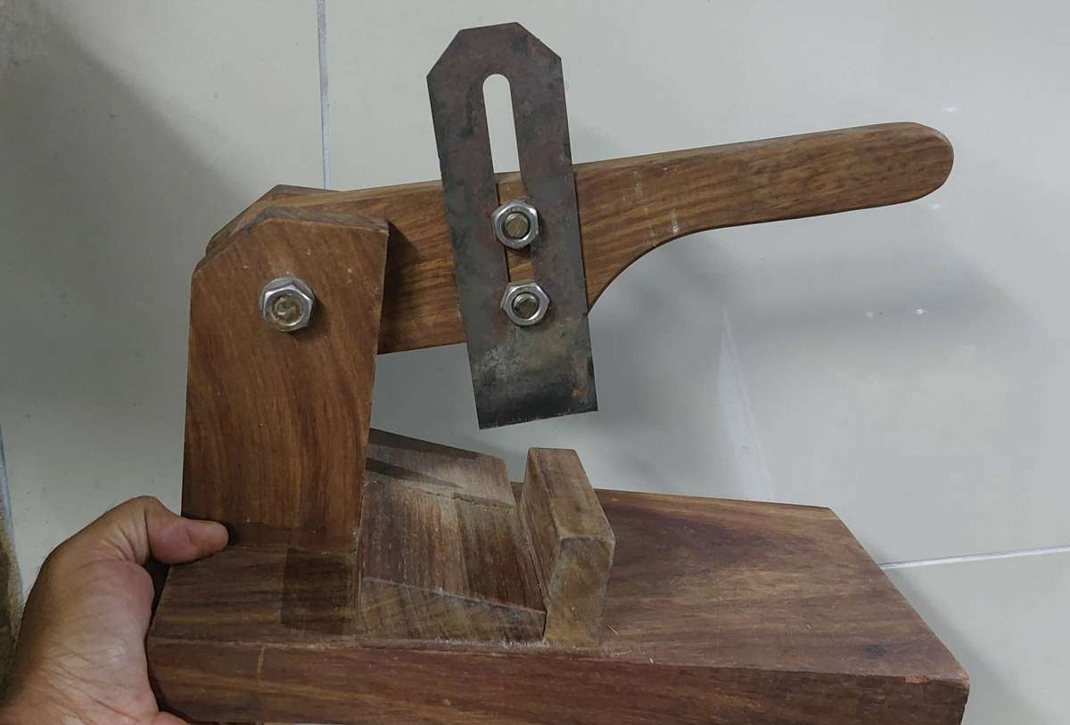 Solid wood biltong cutter