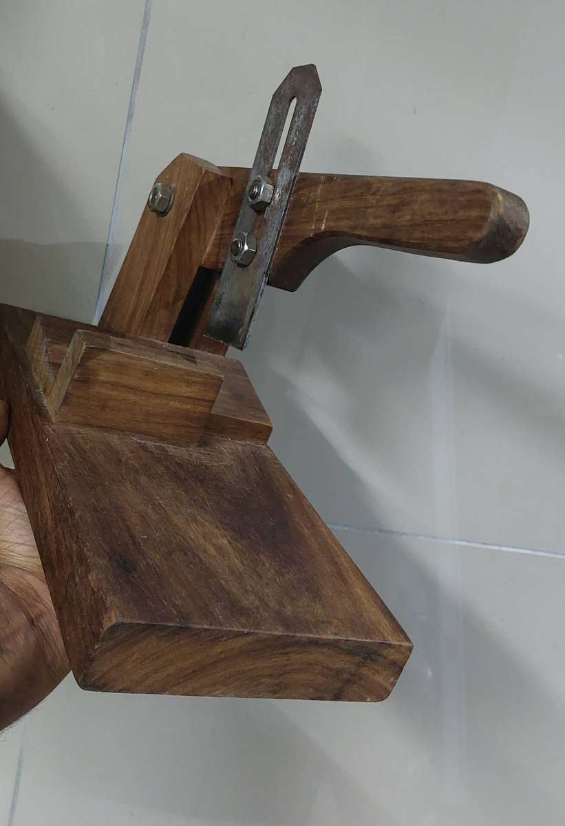 Solid wood biltong cutter