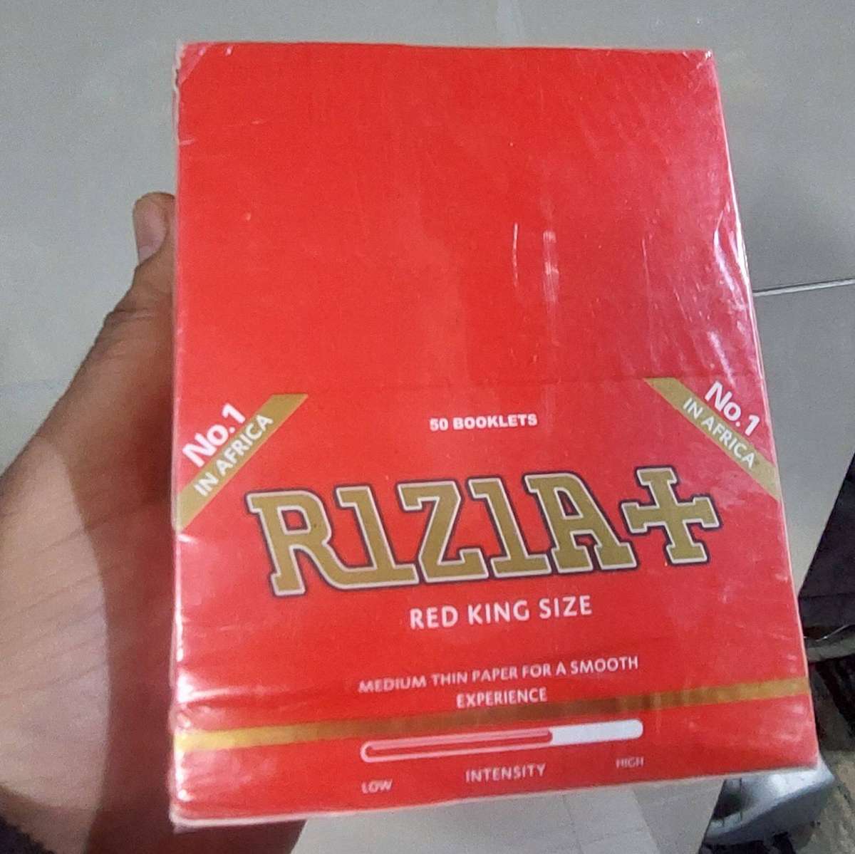 Sealed box of 50 packs rizla tobacco rolling paper