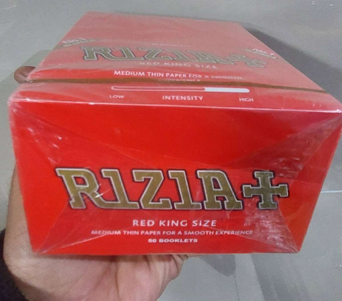 Sealed box of 50 packs rizla tobacco rolling paper