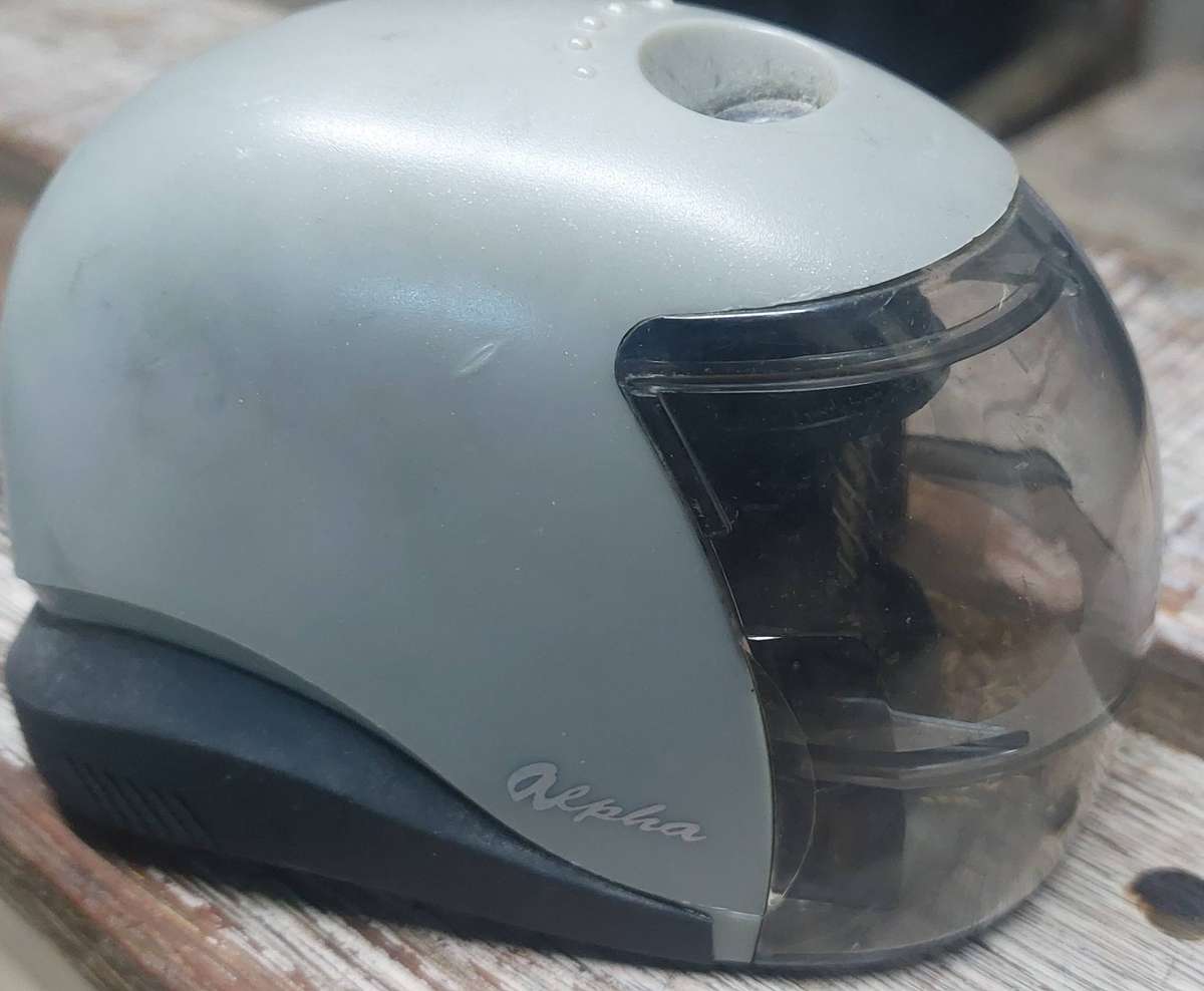 Vintage pencil sharpener works perfectly