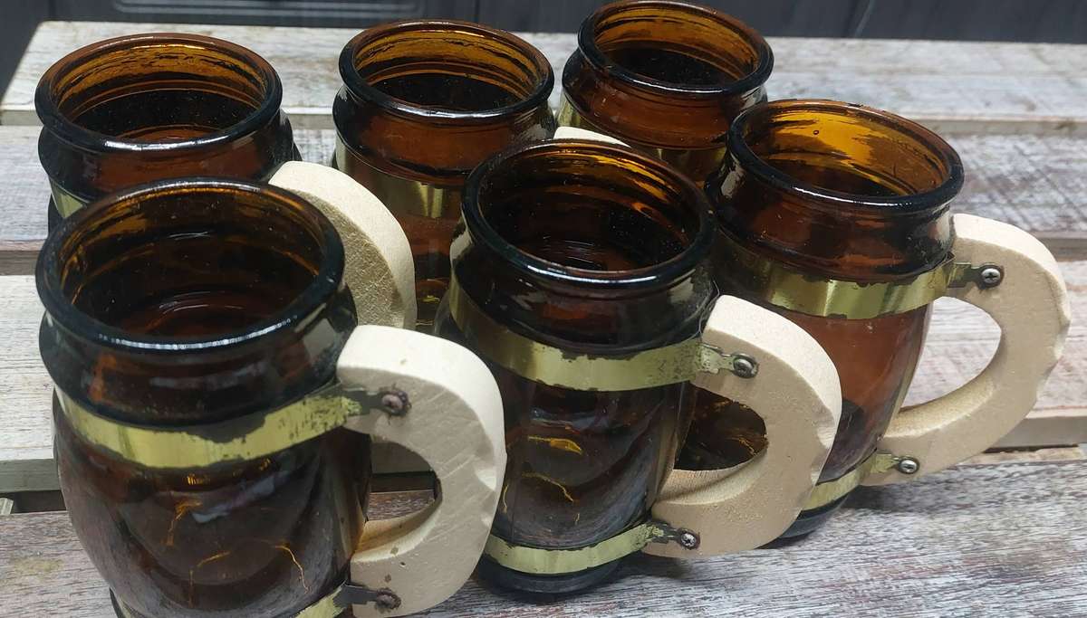 Vintage 1960s Siesta Ware Amber Glass Barrel Mugs Set Of 5 With Wooden Handles & Brass Bands