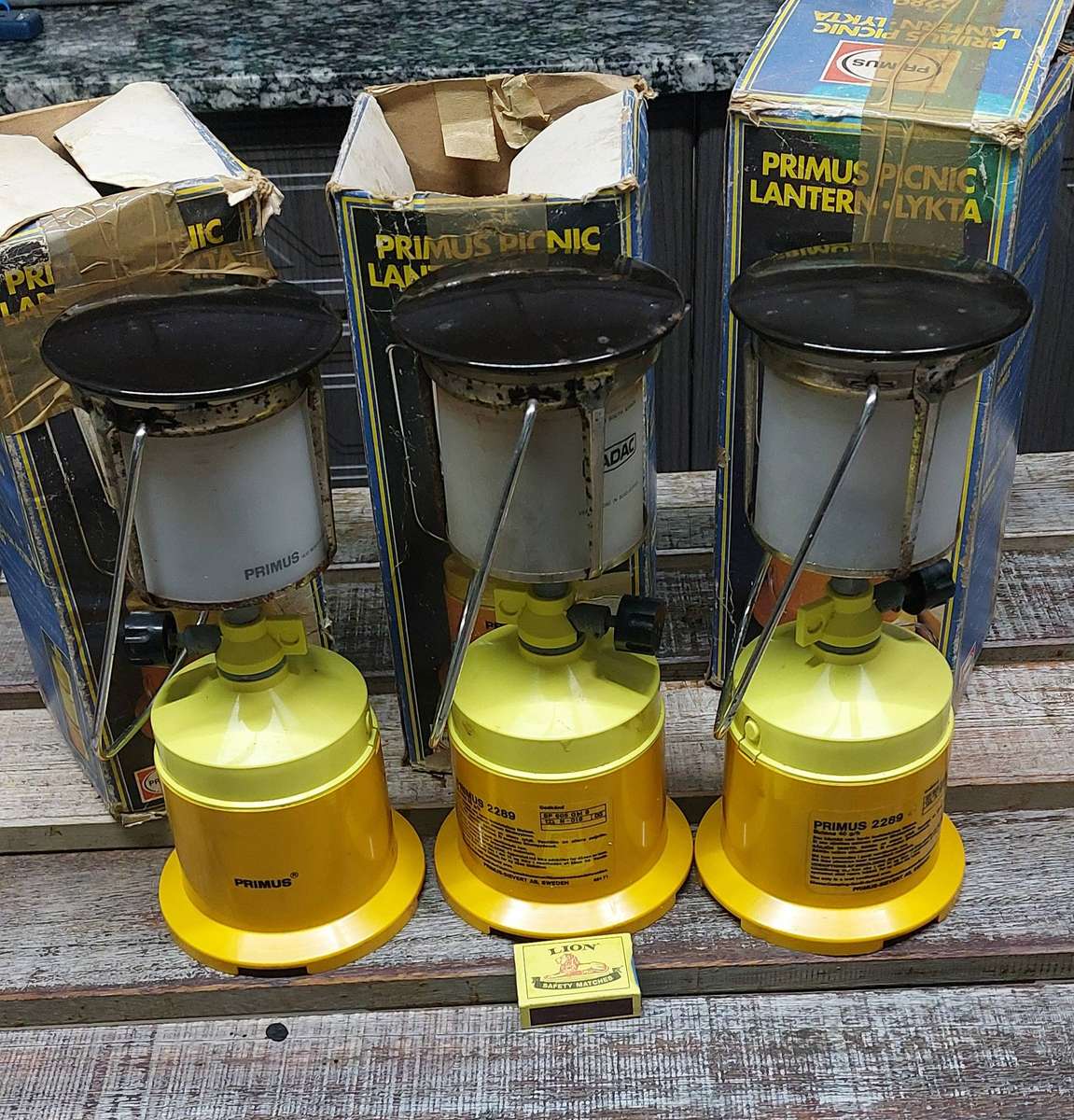 Primus Picnic 2289 gas lamp.