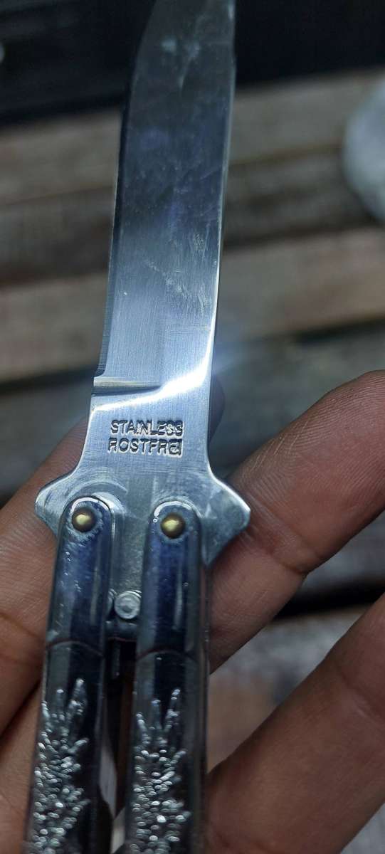 Like new beautiful dragon butterfly knife razor sharp ů