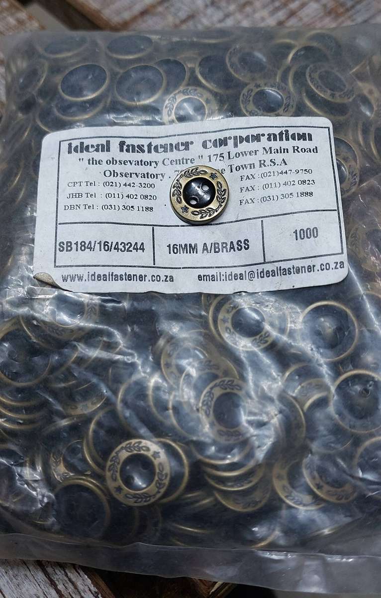 Heavy Vintage brass clothing buttons 1000 pieces bid for the bags