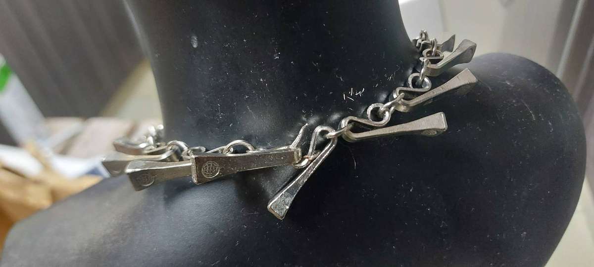 Vintage ladies horse shoe nail neck chain new