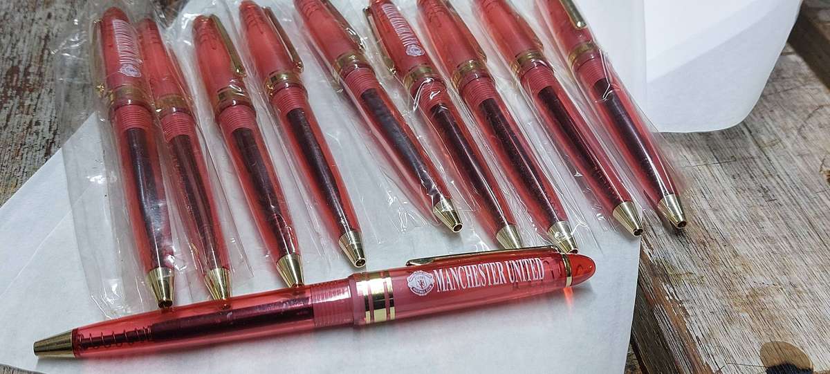 Vintage Manchester united pens never used needs new refills