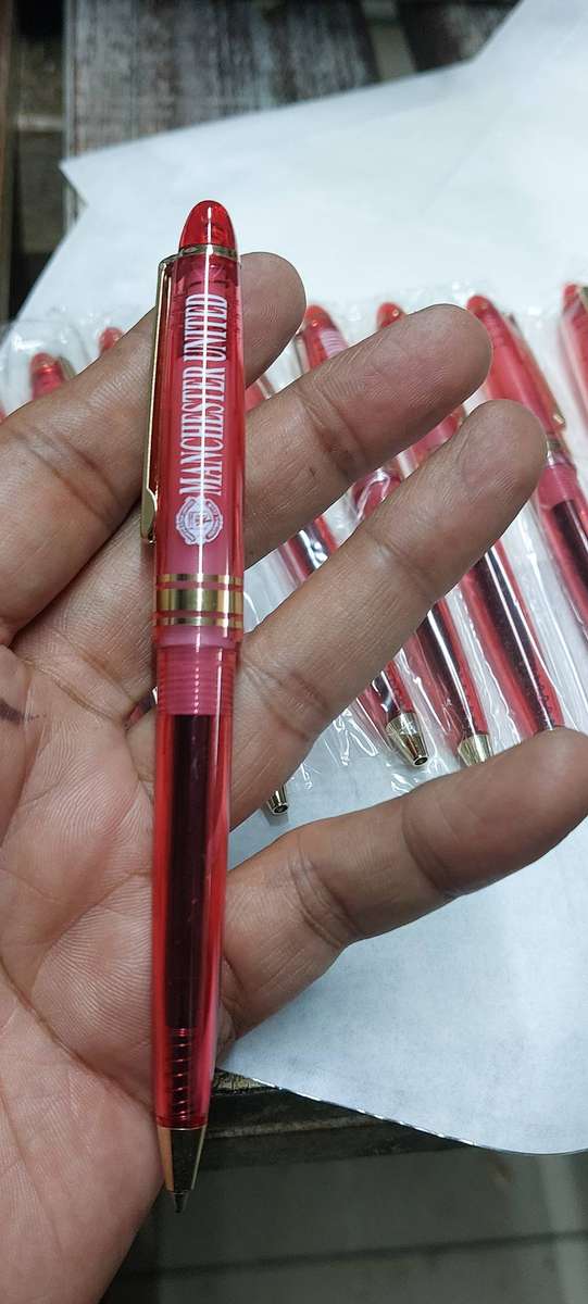 Vintage Manchester united pens never used needs new refills