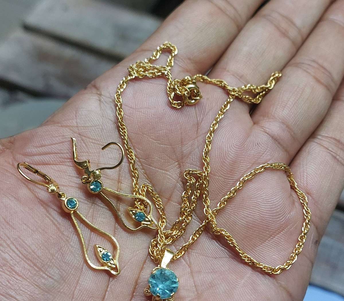 Vintage stunning earrings and matching pendant and rope chain