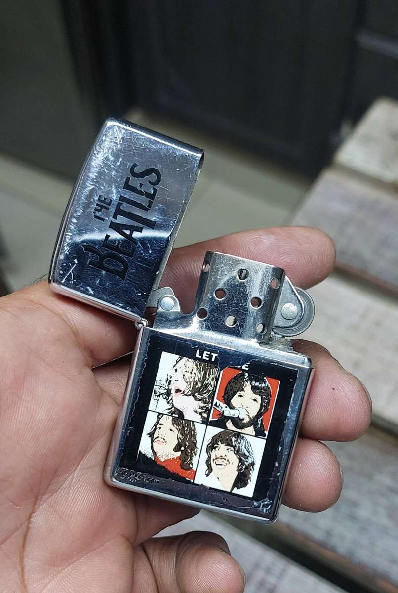 Vintage collectable beatles zippo lighter and Keychain in metal box