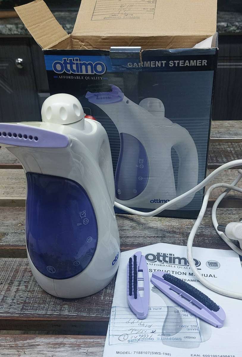 Garment steamer with attachments works perfectly