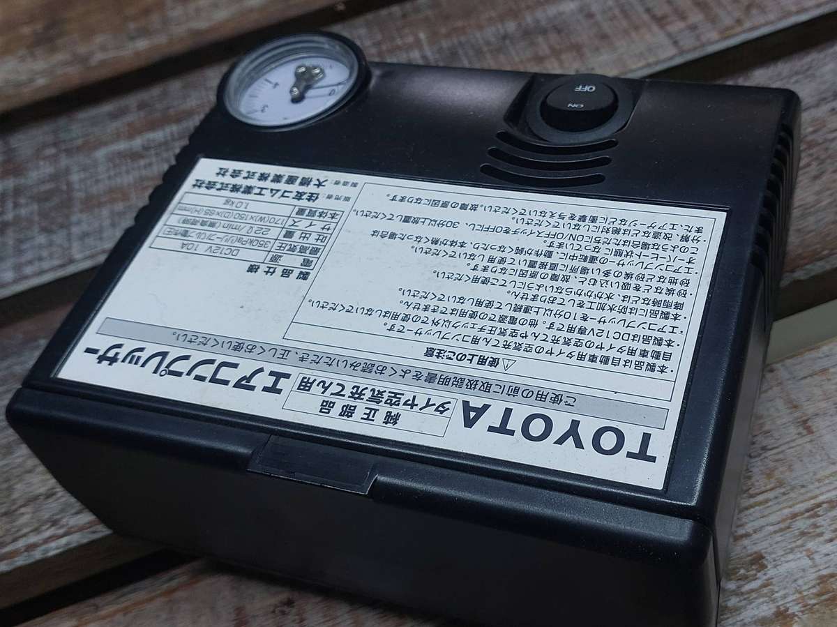 GENUINE OEM Toyota tyre air compressor never used