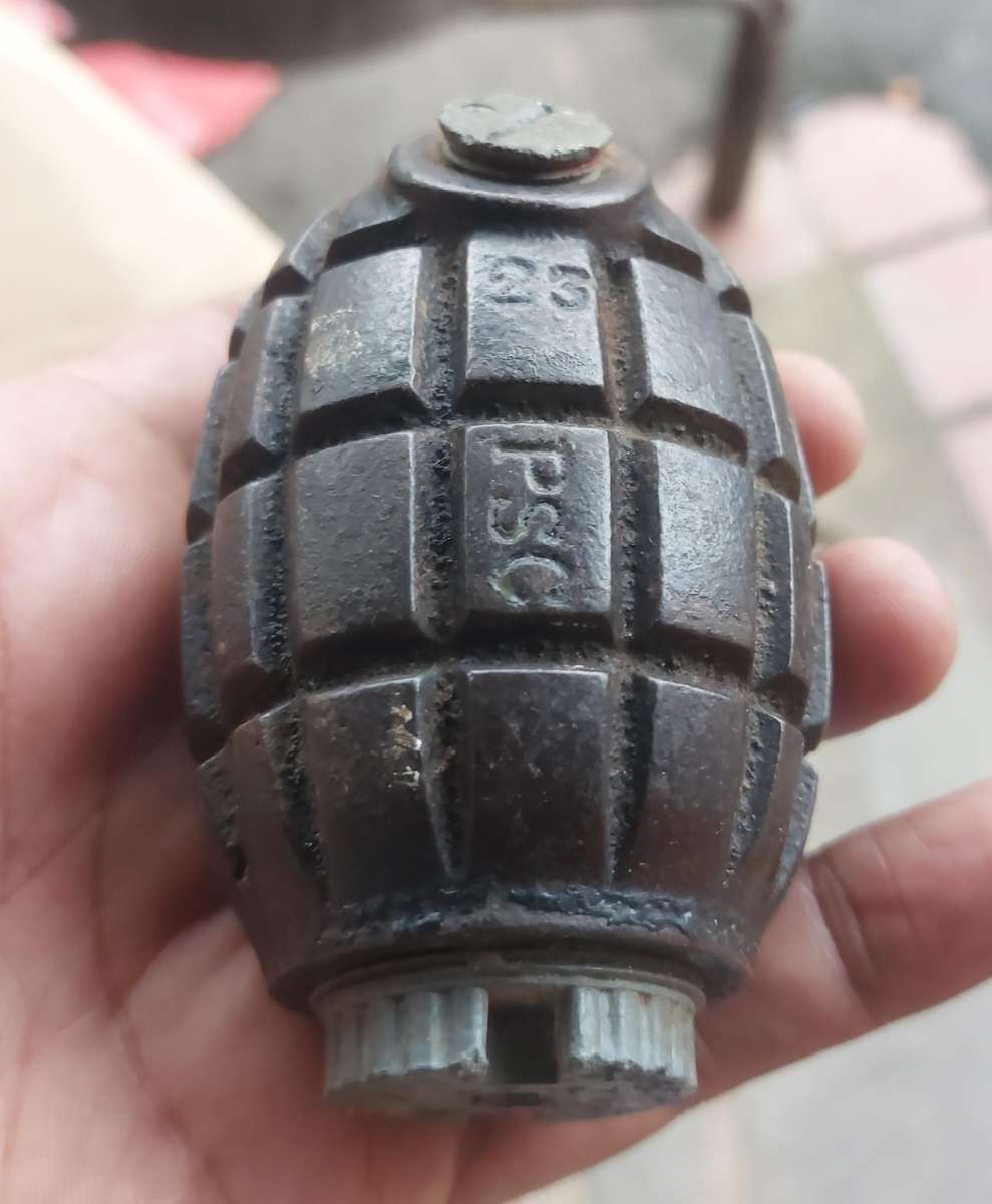 World war 1 mills bomb grenade weigh over 600g