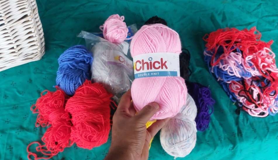 ARTS AND CRAFT BIG LOT OF WOOL BID FOR THE LOT