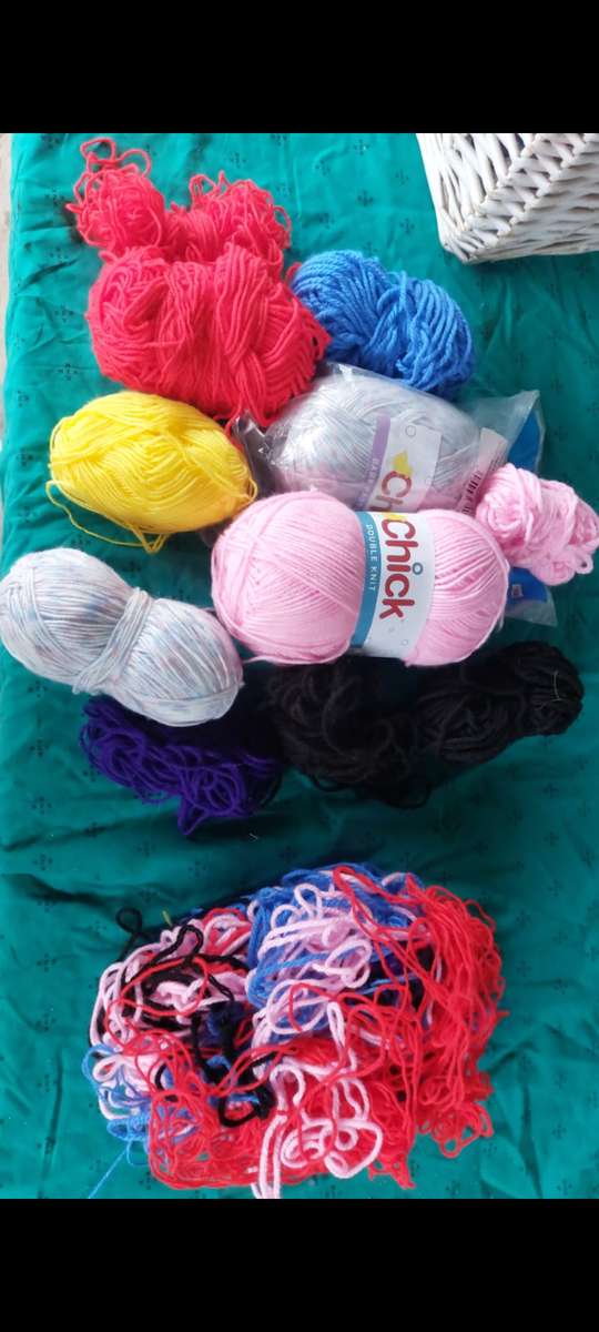 ARTS AND CRAFT BIG LOT OF WOOL BID FOR THE LOT