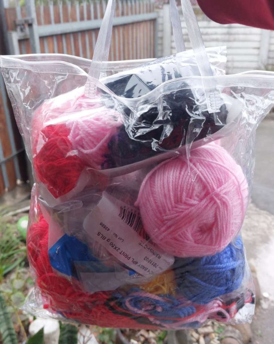 ARTS AND CRAFT BIG LOT OF WOOL BID FOR THE LOT