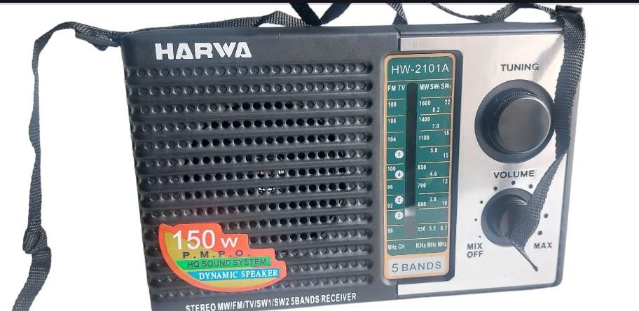 BRAND NEW FM RADIO BATTERY POWERED AND MAIN