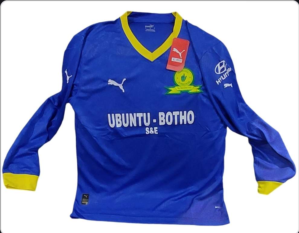UNWANTED GIFT SUNDOWNS SOCCER LONG SLEEVE SIZE LARGE