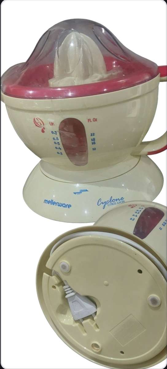 CYCLONE JUICER LIKE NEW ELECTRIC